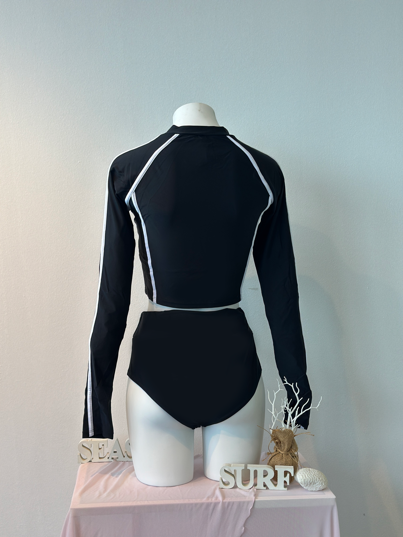 Long Sleeve Cropped Rashguard Set (Black and White) | Size S-2XL