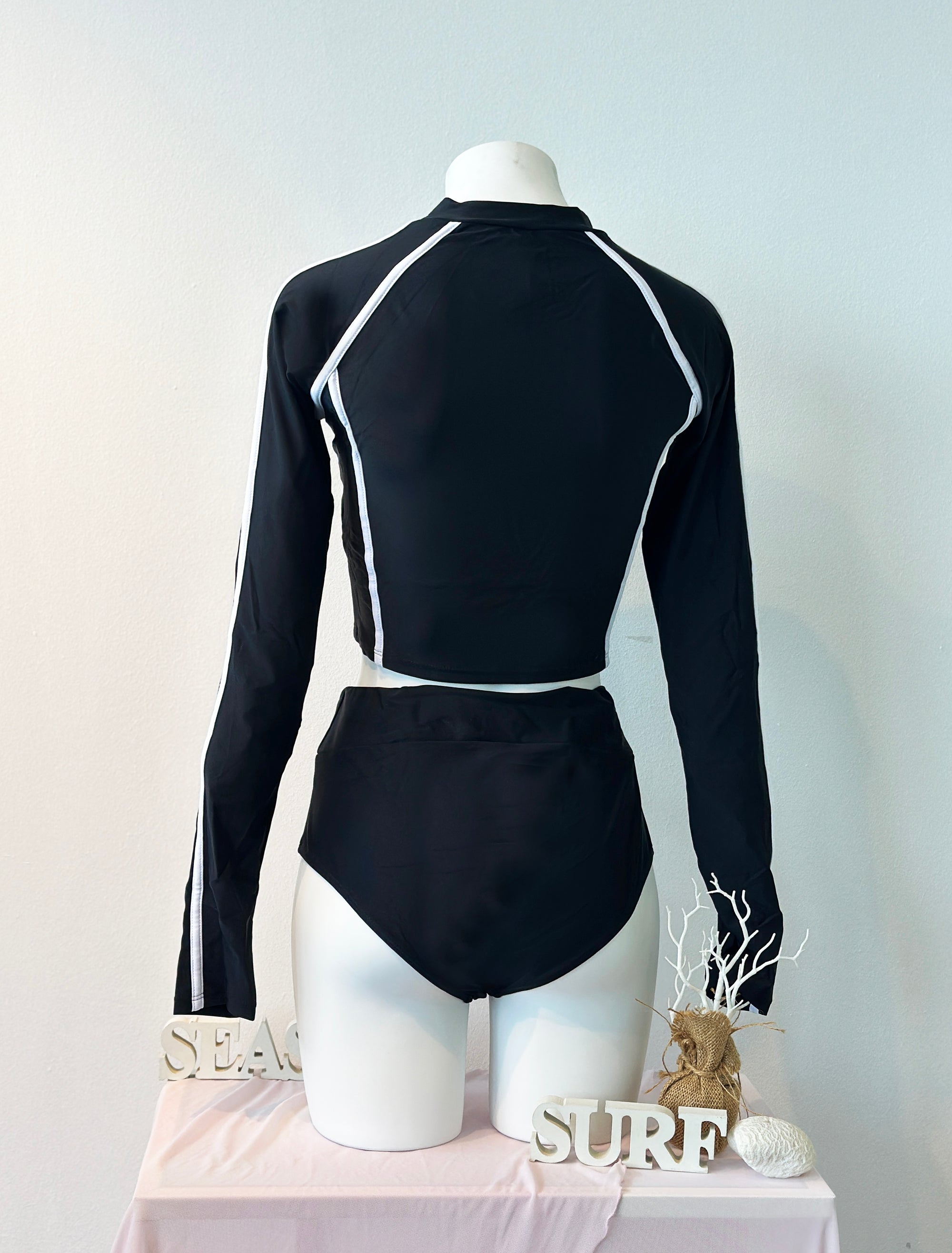 Long Sleeve Cropped Rashguard Set (Black and White) | Size S-2XL