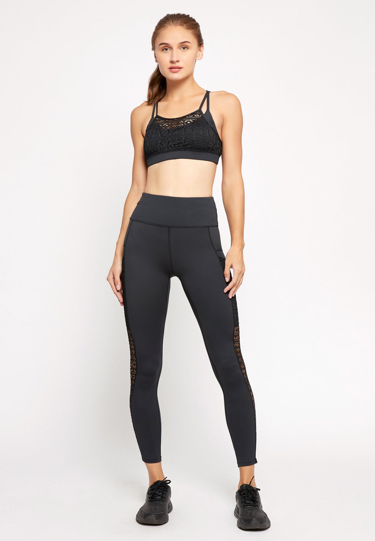 网布运动文胸(黑色蕾丝)| S – 3XL